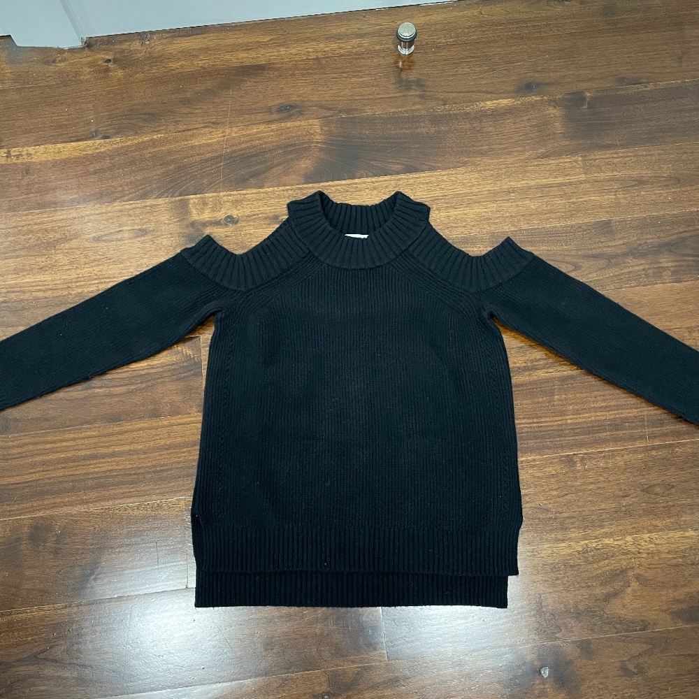 MILLY SHOULDER CUT OUT SWEATER